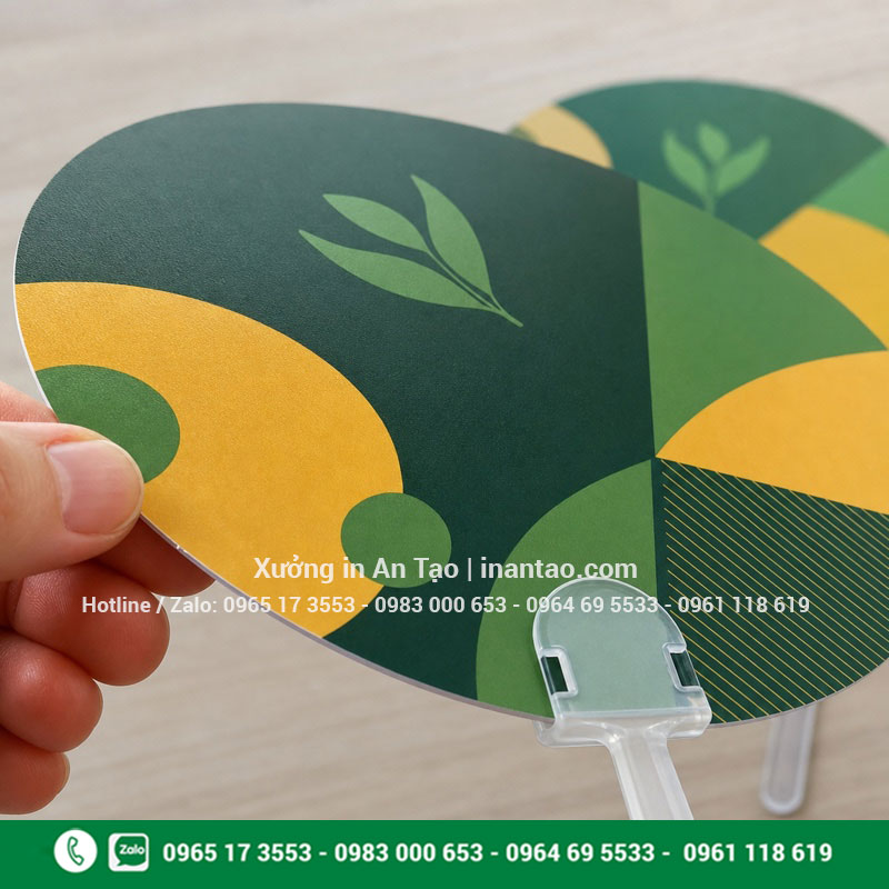 Chất liệu in quạt giấy cầm tay bền đẹp Cận cảnh chất liệu in quạt giấy cầm tay và cán nhựa
