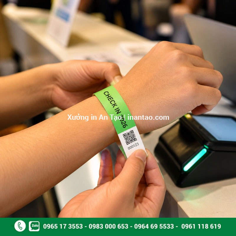 Mẫu vòng tay giấy check in tại cổng sự kiện Vòng tay check in sự kiện in QR và số thứ tự